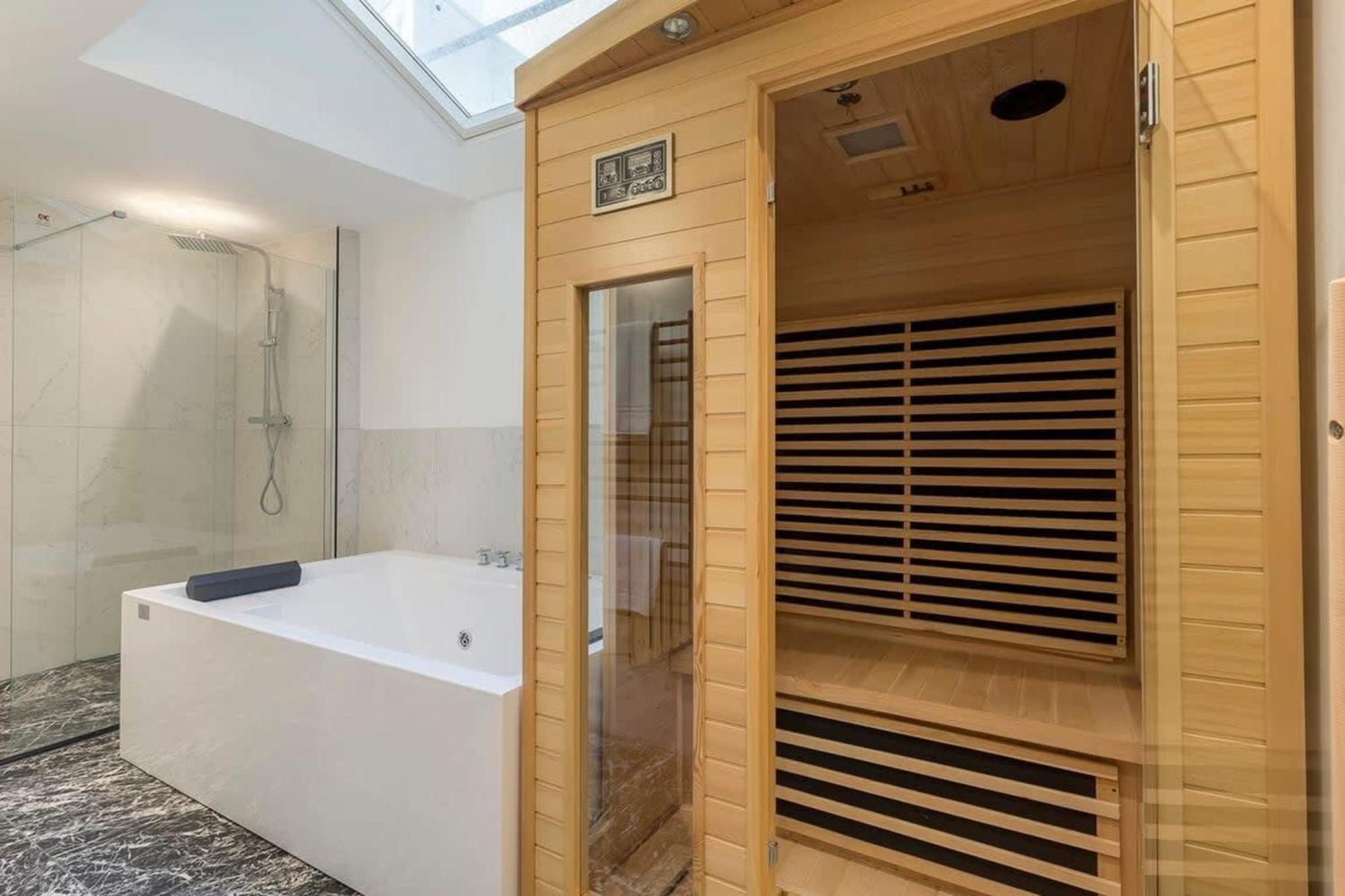 Victor Hugo Romantic Suite - Sauna Et Balneo リヨン エクステリア 写真
